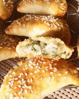 Пирожки из сырного теста с капустой и вишней