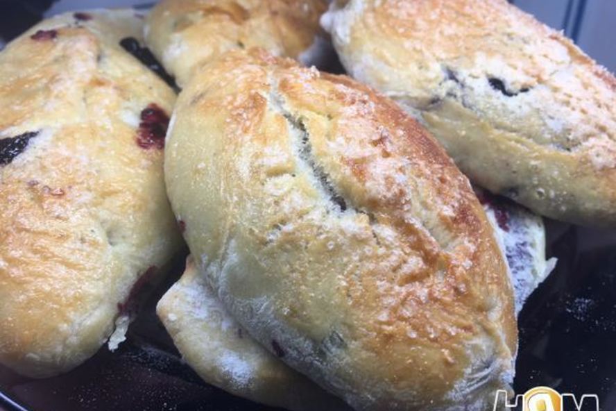 Рецепт пирожков на простокваше с лесными ягодами