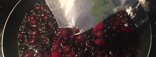 пирожки на простокваше с лесными ягодами. Шаг 4