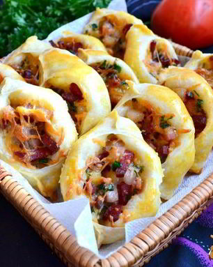 Пирожки Погача с колбасой и сыром