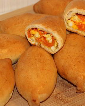 Пирожки с яйцами и морковью