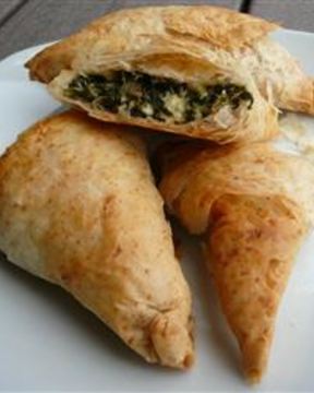 Слоеные пирожки с тунцом, рисом и шпинатом