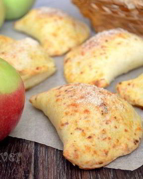 Яблочные пирожки из сырного теста