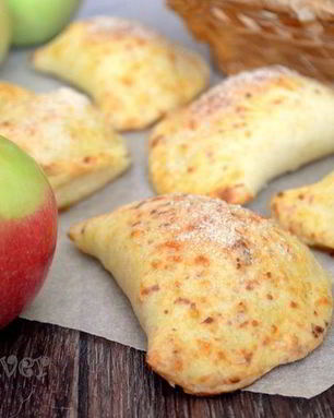 Яблочные пирожки из сырного теста
