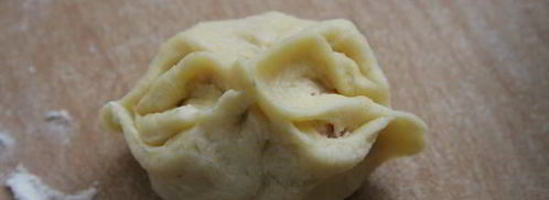 закусочные пирожки с колбасой и сыром. Шаг 7