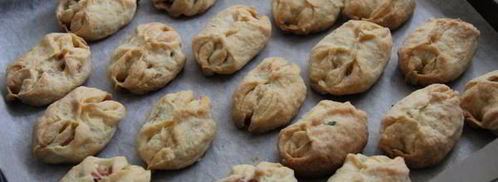 закусочные пирожки с колбасой и сыром. Шаг 9