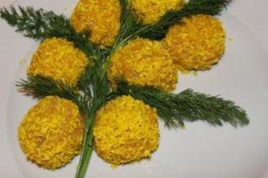 Рецепт нежного песочного пирожного с вишней и фундуком