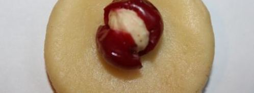 нежное песочное пирожное с вишней и фундуком. Шаг 7