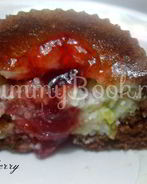 Пирожное шоколадное с кокосово-творожной начинкой