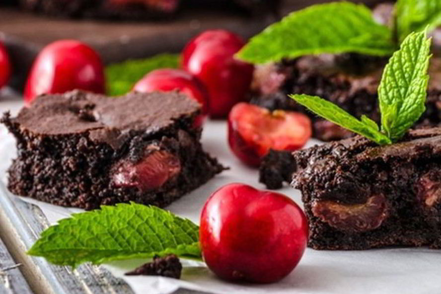 Рецепт пряного брауни с сушеной вишней и имбирем