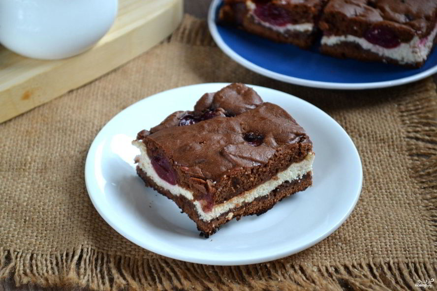 Рецепт шоколадного брауни с вишнея