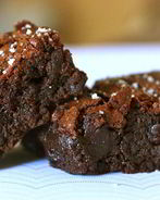 Шоколадные пирожные с солью