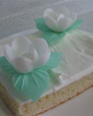 Цветущие пирожные