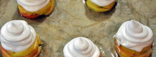 яблочное пирожное с меренгой и малиновым соусом. Шаг 5