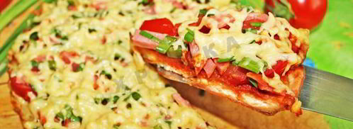 быстрая пицца на кефире без сметаны на сковороде. Шаг 11