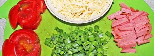 быстрая пицца на кефире без сметаны на сковороде. Шаг 5