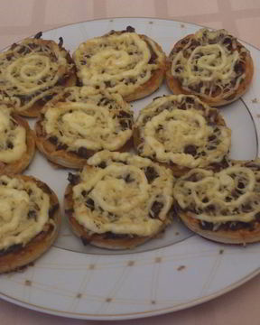 Мини-пиццы с грибами