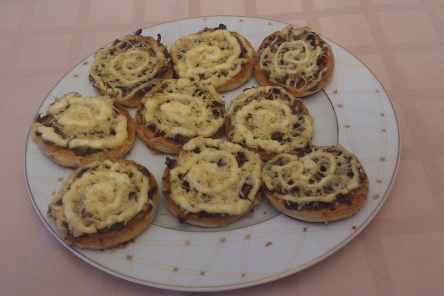 Рецепт мини-пицц с грибами