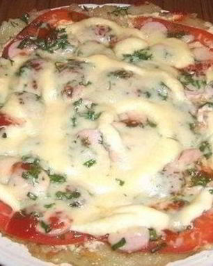 Оригинальная картофельная пицца с колбасой