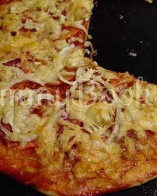 Пицца с колбасой к пиву