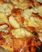 Пицца с курицей и каперсами