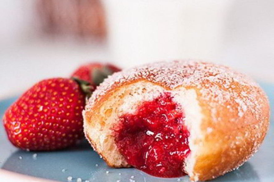 Рецепт пончиков с клубникой дома