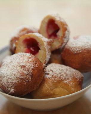 Пончики с вишней