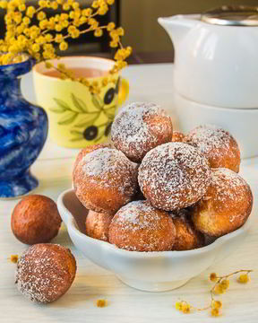 Простые пончики на сгущенке