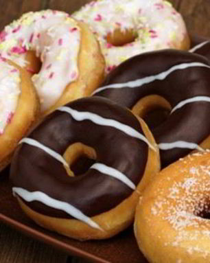 Творожные пончики в белом шоколаде