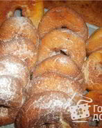 Воздушные пончики на сгущеном молоке