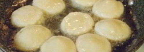 пышки на кефире, жаренные на сковороде. Шаг 6