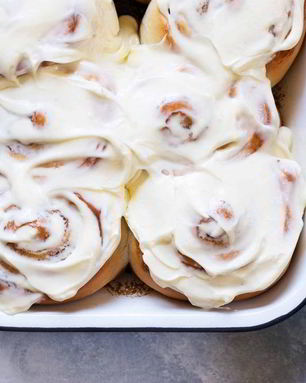 Рулетики с корицей и глазурью