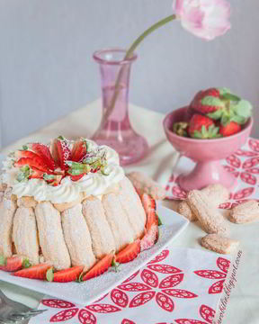 Французская клубничная шарлотка