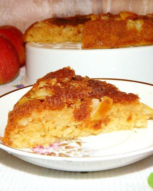 Шарлотка на кефире в мультиварке