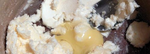 шарлотка на кефире в мультиварке. Шаг 2