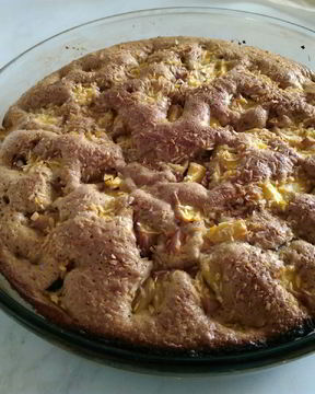 Шарлотка с персиками