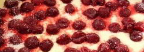 шарлотка с вишней в мультиварке. Шаг 5