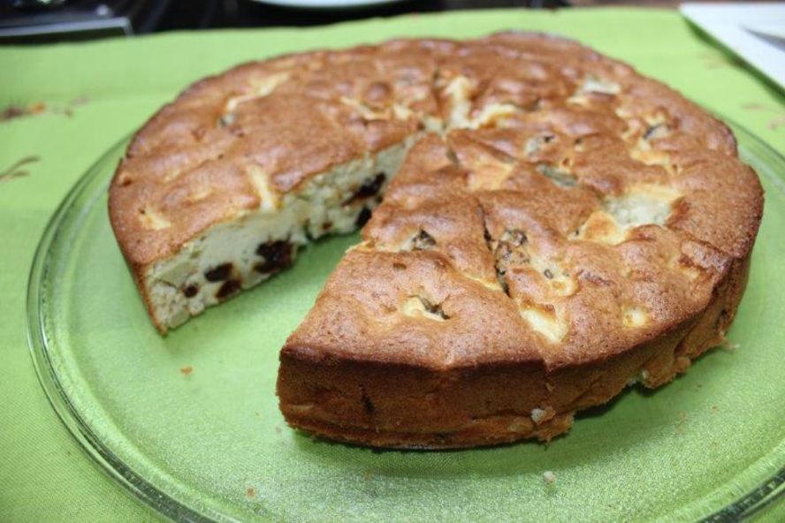 Рецепт шарлотки с яблоками и черносливом