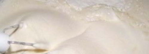 шарлотка с яблоками и изюмом. Шаг 3