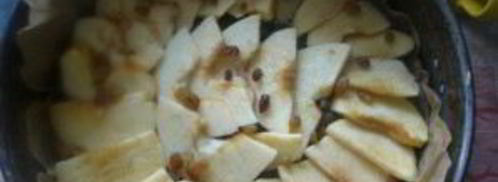 шарлотка с яблоками и изюмом. Шаг 5