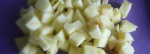 шарлотка с яблоками и изюмом. Шаг 6