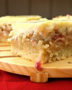 Шарлотка с яблоками и творогом