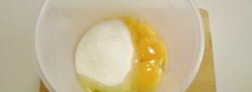 шарлотка с ягодами. Шаг 2