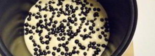 шарлотка с ягодами. Шаг 5