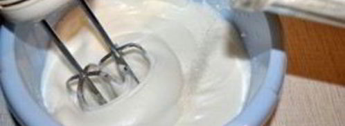 шарлотка с замороженной вишней. Шаг 2