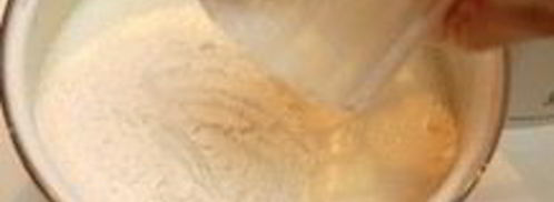 шарлотка с замороженными яблоками. Шаг 3