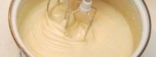 шарлотка с замороженными яблоками. Шаг 4