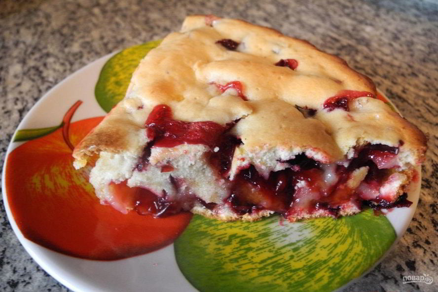 Рецепт шарлотки со сливами