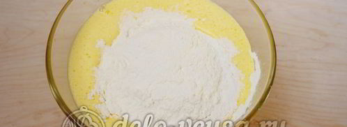 шарлотка со взбитыми сливками. Шаг 3