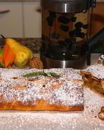 Штрудель с дикими грушами, морковью и корицей